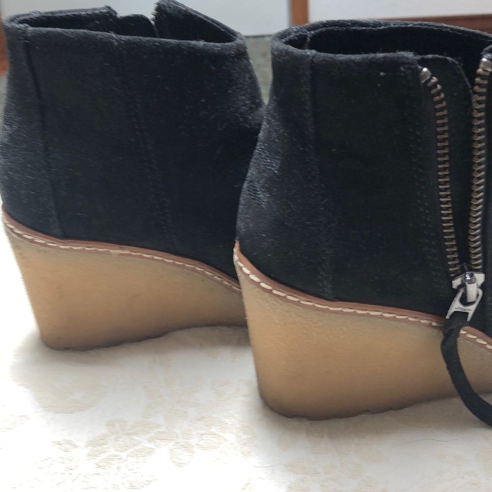 Toms - Picture 2 of 9